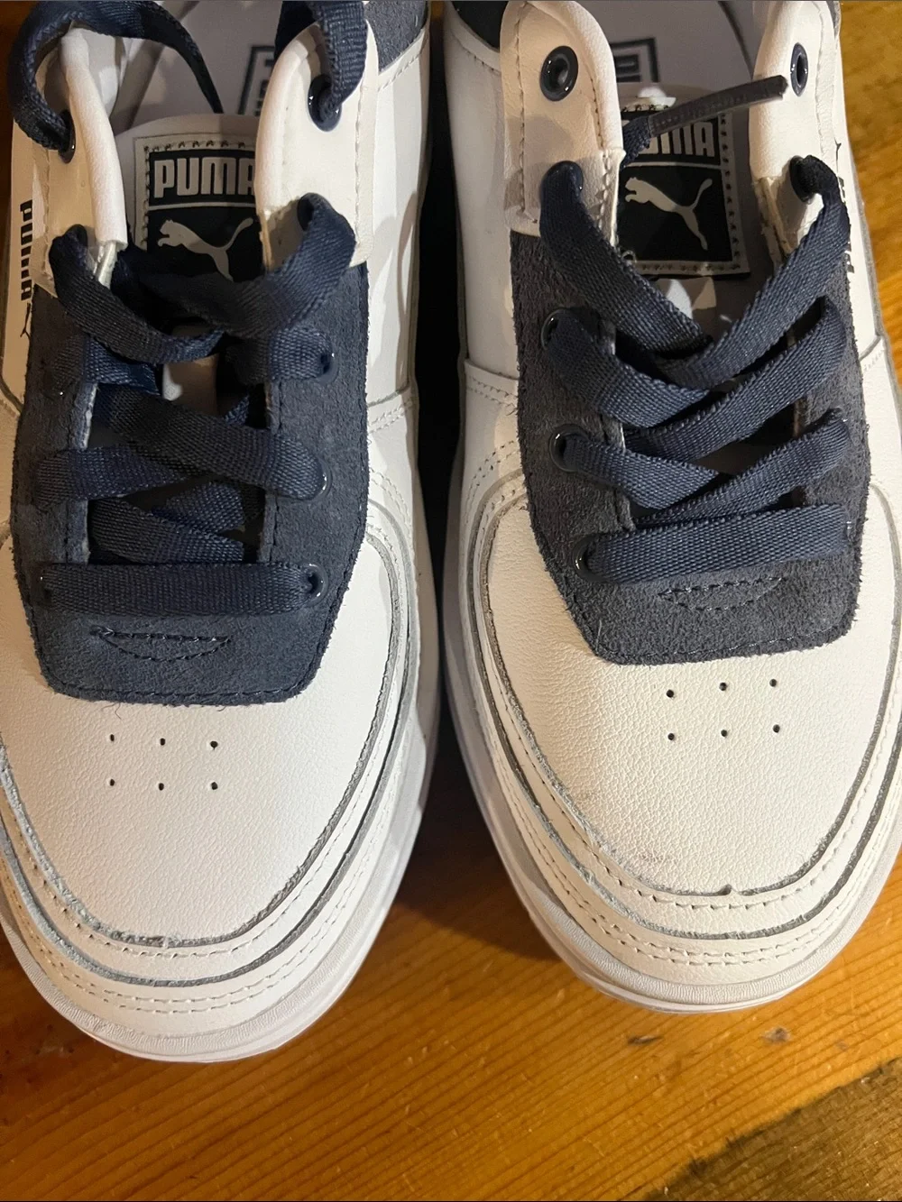 Puma Women’s White and Navy Low-Top Sneakers sz 6